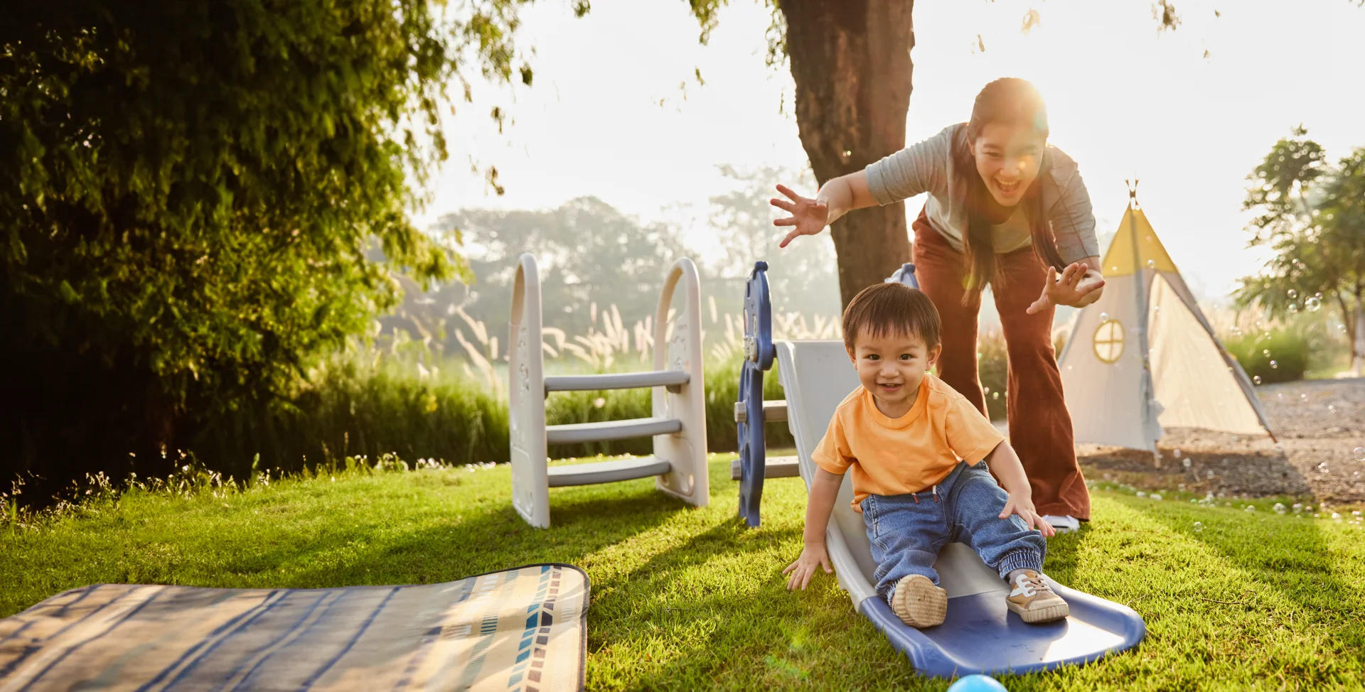 Muôn kiểu Sống đầy <br> cùng Bảo hiểm FWD